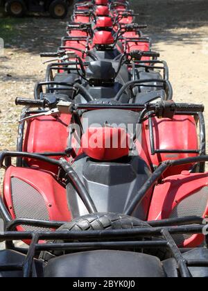 Quad Bike ATV in fila Foto Stock