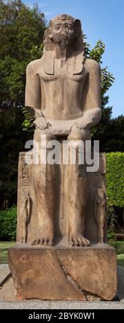 Statua del faraone fuori del museo del Cairo, Egitto Foto Stock