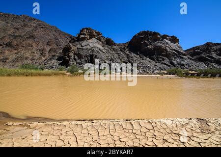 Il tranquillo canale del Fish River Canyon , ai-AIS, Namibia Foto Stock