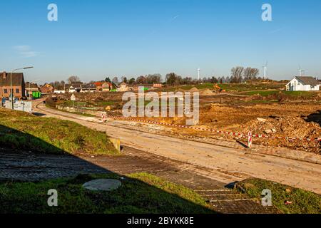 La Fondazione della Casa Paland (dalla parola tedesca Pfahlland, perché in questa paludi case sono state costruite su pali) si trovava nel distretto di Erkelenz Borschemich. Città abbandonata di Borschemich, Germania. Il deposito di lignite sotto i villaggi della regione del basso Reno induce i residenti a lasciare la loro proprietà e centro di vita Foto Stock