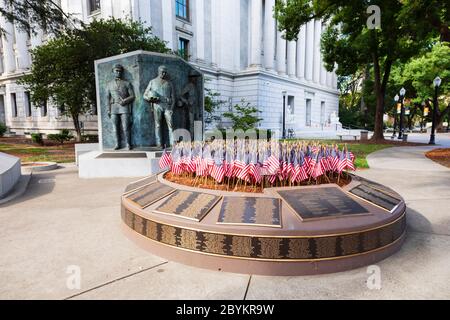 California Peace Officer Memorial, di fronte alla biblioteca statale. !0th Street, Sacramento, California, Stati Uniti d'America Foto Stock