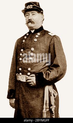 Un ritratto del generale maggiore William H francese (1815-1881) -Guerra civile americana (Unione). Il francese era un convinto unionista che aiutò a riscrivere il libro di testo dell’artiglieria leggera dell’esercito. Nel settembre 1861, il francese fu commissionato al brigadiere generale e prese il comando della terza brigata . Fu promosso maggiore generale e guidò la sua divisione contro le alture di Marye a Fredericksburg e a Chancellorsville. Il francese e i suoi uomini furono stazionati vicino al traghetto di Harper durante la battaglia di Gettysburg. I francesi rimasero nell'esercito regolare dopo la conclusione della guerra e contribuirono a mettere giù il Grande attacco ferroviario. Foto Stock