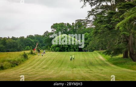 Wimborne, Regno Unito. 10 Giugno 2020. Wimborne, Regno Unito. Mercoledì 10 giugno 2020. Il National Trust apre i giardini di Kingston Lacy per i visitatori, mentre il blocco di Coronavirus è più snello. Vari segnali in atto per contribuire a mantenere l'allontanamento sociale. Credit: Thomas Faull/Alamy Live News Foto Stock