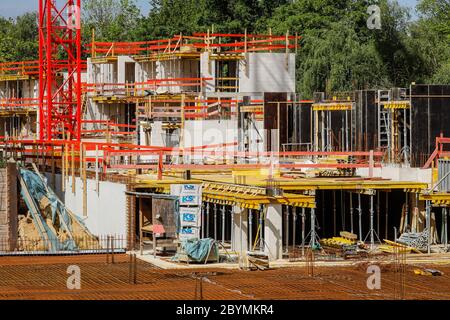 11.05.2020, Essen, Renania Settentrionale-Vestfalia, Germania - nuovo cantiere per case plurifamili, quartiere residenziale di Ruebogen, per un totale di 10 mu Foto Stock