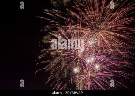 Fuochi d'artificio di Capodanno, St. Pauli Landing Pages, Amburgo, Germania, Europa Foto Stock