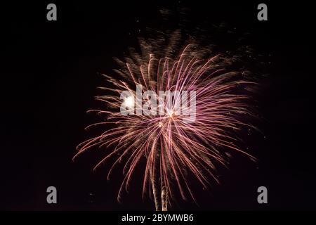 Fuochi d'artificio di Capodanno, St. Pauli Landing Pages, Amburgo, Germania, Europa Foto Stock