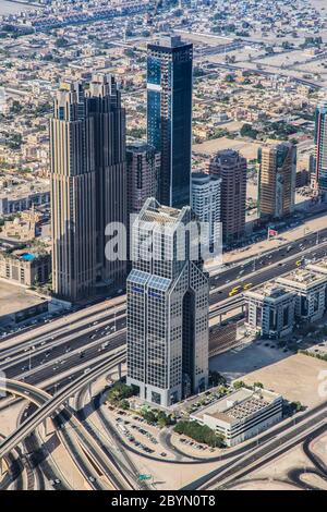 Dubai centro. Architettura degli Emirati Arabi Uniti. Vista aerea Foto Stock