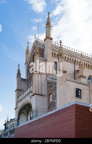 Vista esterna della Chiesa reale di San Jeronimos a Madrid. Foto Stock