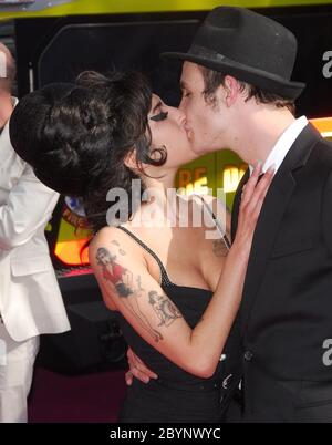 Amy Winehouse e il marito Blake Fielder-Civil al MTV Movie Awards 2007 - Arrivi tenuti al Gibson Amphitheatre, Universal Studios Hollywood a Universal City, CA. L'evento si è svolto domenica 3 giugno 2007. Photo by: SBM / PictureLux - file Reference N. 34006-6675SBMPLX Foto Stock