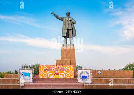 Statua di Lenin nella città di OSH Kirghizistan Foto Stock