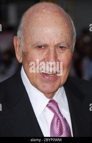 Carl Reiner alla Los Angeles Premiere di 'Ocean's Thitteen' tenuto al Mann Grauman's Chinese Theatre di Hollywood, California. L'evento si è svolto martedì 5 giugno 2007. Photo by: SBM / PictureLux - file Reference N. 34006-6451SBMPLX Foto Stock