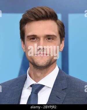 10 giugno 2020: FILE: Resurfaced vecchi tweet presumibilmente pubblicato dall'attore HARTLEY SAWYER prima di entrare nella serie CW ''The Flash'' hanno portato a lui essere sparato. NELLA FOTO: 18 maggio 2019, Hollywood, California, USA: Hartley Sawyer arriva per la prima Hollywood 'Godzilla: Re dei mostri' al TCL Chinese Theatre. (Immagine di credito: © Lisa o'Connor/FILO ZUMA) Foto Stock