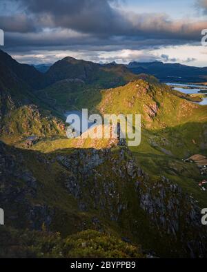 Spiaggia di Haukland sulle isole Lofoten. Concetto di viaggio. Europa. Freelance di viaggio Foto Stock