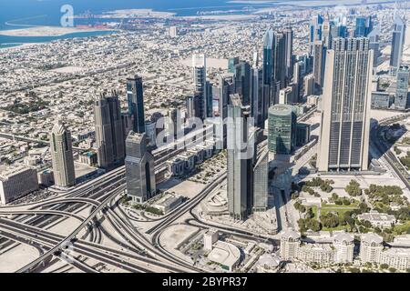 Dubai centro. Architettura degli Emirati Arabi Uniti. Vista aerea Foto Stock