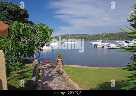 Il porto turistico di Cannigione, Sardegna, Italia Foto Stock