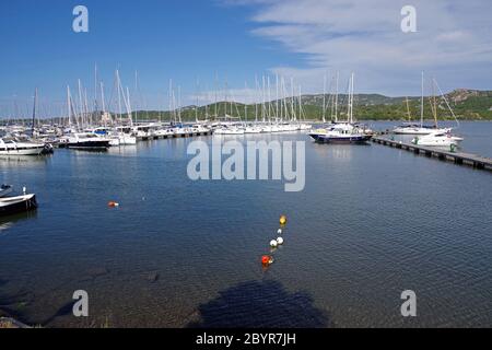 Il porto turistico di Cannigione, Sardegna, Italia Foto Stock