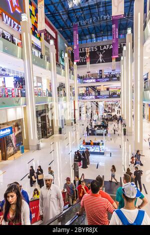 Vista interna del Dubai Mall - il centro commerciale piu' grande del mondo Foto Stock