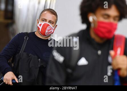 Monaco, Germania, 10 giugno 2020 Trainer Hansi FLICK (FCB), team manager, direttore, allenatore, Joshua ZIRKZEE, FCB 35 FC BAYERN MUENCHEN - EINTRACHT FRANKFURT im DFB-Pokal Saison 2019/2020. Foto: © Peter Schatz / Alamy Stock Photos /Lennard Preiss/Witters/ Pool - LE NORMATIVE DFL VIETANO QUALSIASI USO DI FOTOGRAFIE come SEQUENZE DI IMMAGINI e/o QUASI-VIDEO - Notizie nazionali e internazionali FUORI uso editoriale SOLO credito: Peter Schatz/Alamy Live News Foto Stock