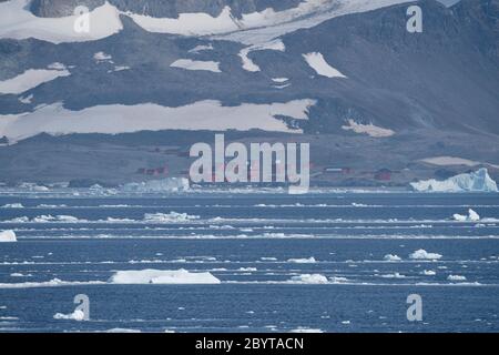 La Stazione di Ricerca argentina nella Baia di Hope sulla Penisola Trinità, Penisola Antartica, Antartide Foto Stock