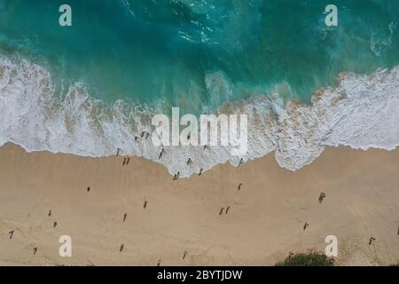 Kelingking spiaggia in Nusa Penida Indonesia vista aerea Foto Stock