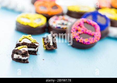 Oreos ricoperti di cioccolato Foto Stock