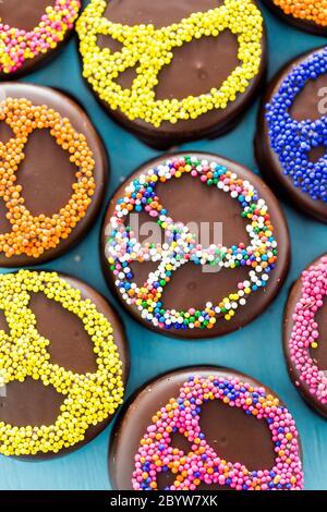 Oreos ricoperti di cioccolato Foto Stock