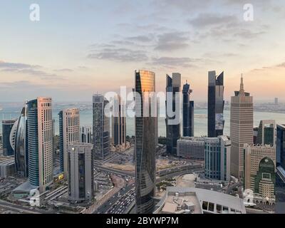 Splendida vista aerea sulla baia ovest di Doha City Foto Stock