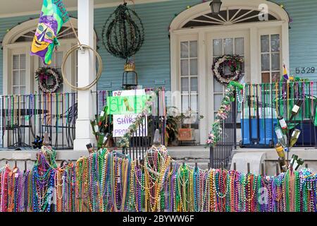 Mardi Gras perle, Uptown Magazine Street, New Orleans, Louisiana, Stati Uniti d'America Foto Stock