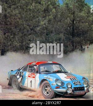 Il pilota francese Jean-Luc Thérier e il suo co-pilota Jacques Jaubert su un Alpine-Renault A110 1800 (Gruppo 4) hanno sponsorizzato Elf Aquitaine al Rallye Sanremo 1973 ca. Ottobre 1973 Foto Stock