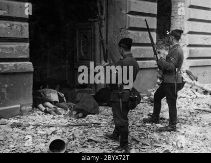 L'unità formata nel villaggio di Trawniki era composta da ucraini, russi, belorussiani, polacchi, estoni, lituani, lettoni, tedeschi etnici, kazaki e tartari Foto Stock