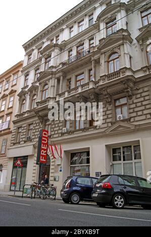 Il Museo Sigmund Freud di Vienna IX, Berggasse 19 a Vienna, Austria, è stato la sua residenza e il suo posto di lavoro per 47 anni a partire dal 1891. Foto Stock