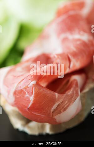 Prosciutto Sandwich macro Foto Stock