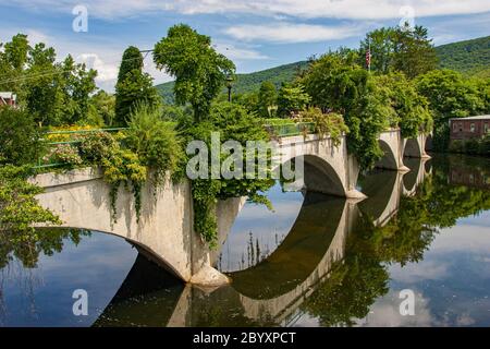 Il Ponte dei Fiori a Shelburne Falls, Massachusetts Foto Stock