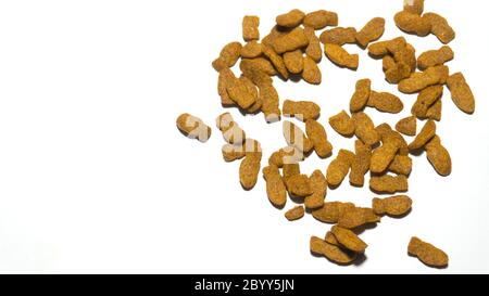Alimenti secchi Cat in modo isolato, moderni alimenti per gatti con più nutrizione e vitamine Foto Stock
