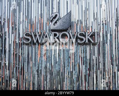 Cartello Swarovski store in Ginza Street, Tokyo, Giappone Foto Stock