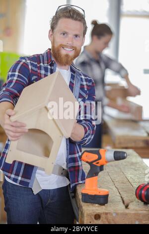 casa a mano con blocchi di legno Foto Stock