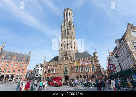 Bruges - MAGGIO 15: Mercato centrale di Bruges, Belgio il 15 maggio 2014. Foto Stock