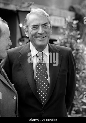 LONDRA, REGNO UNITO. 1980 agosto: Attore Gregory Peck a fotocall per 'Sea Wolves' all'Inn on the Park Hotel di Londra. © Paul Smith/aggiornamento delle caratteristiche Foto Stock