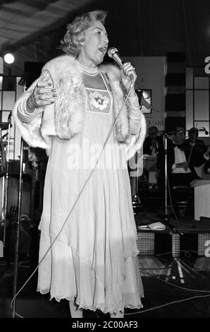 LONDRA, REGNO UNITO. Luglio 1980: Cantante Dame vera Lynn al Berkely Square Ball a Londra. © Paul Smith/aggiornamento delle caratteristiche Foto Stock