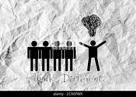 Icone di persone think different idea design su carta sgualcita Foto Stock