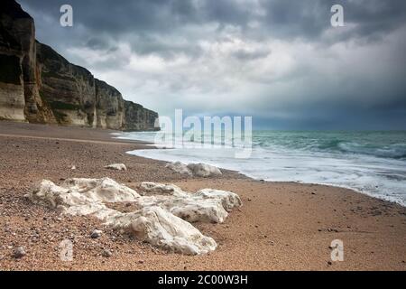 Tempo tempestoso sulla costa della Normandia Foto Stock