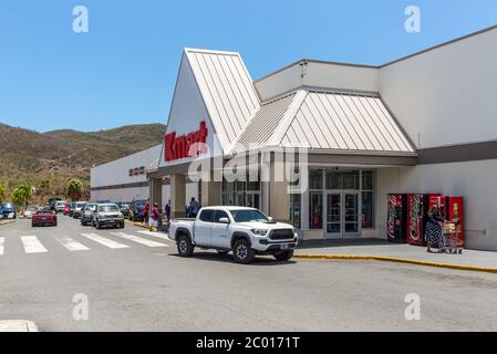 Anna's Retreat, St. Thomas, Isole Vergini statunitensi (USVI) - 30 aprile 2019: Centro commerciale Kmart in Anna's Retreat Settlement a St Thomas, Virgin USA Foto Stock