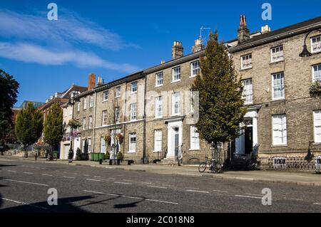 Una fila di case georgiane nel centro di Bury St Edmunds, Suffolk. Foto Stock