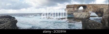 Azure Window, famoso arco di pietra sull'isola di Gozo, Malta Foto Stock