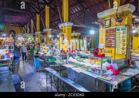 Food Court, Cho Hoi An, mercato centrale, città vecchia, Hoi An, Vietnam, Asia Foto Stock