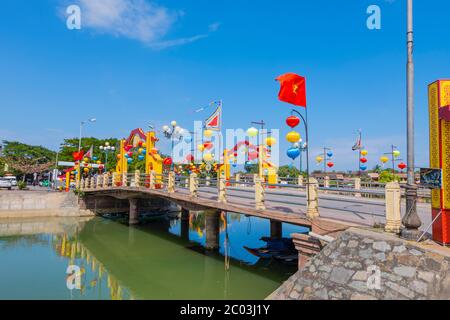 CaO Hong Lanh, ponte tra una penisola di Hoi e la città vecchia, Hoi An, Vietnam, Asia Foto Stock