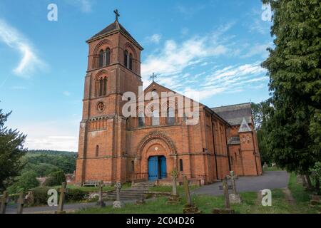 La Chiesa di San Pietro e San Paolo, Albury, Surrey, Inghilterra, Regno Unito. Foto Stock