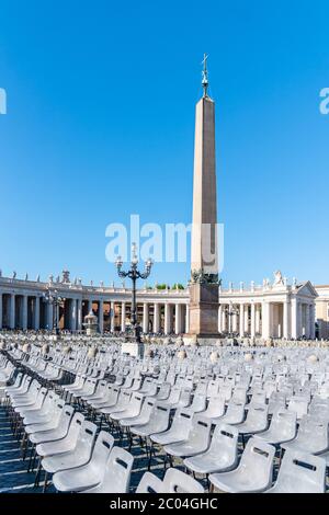 Obelisco egiziano su piazza San Pietro nella Città del Vaticano, Roma, Italia. Foto Stock