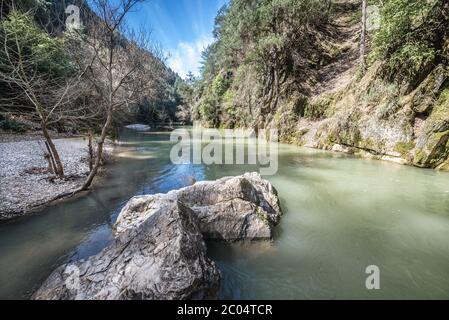 Lago Chouwan sul fiume Abraham nella Riserva della Biosfera di Jabal Moussa sulle pendici del Monte Libano nel distretto di Keserwan del Libano Foto Stock