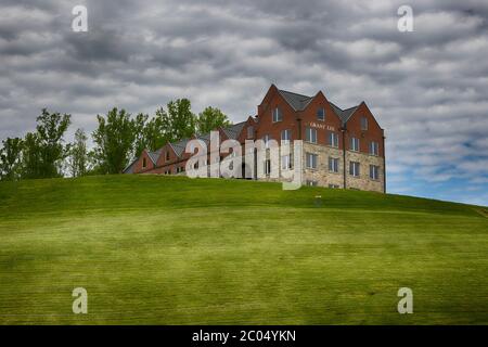 Harrogate, Tennessee, USA - 28 aprile 2020: Edifici del campus di LMU privi di persone durante la pandemia. Foto Stock